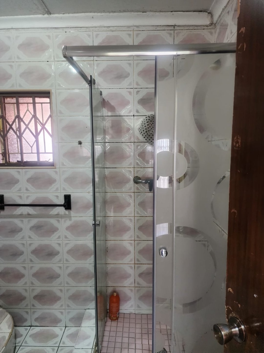 6 Bedroom Property for Sale in Manzil Park North West